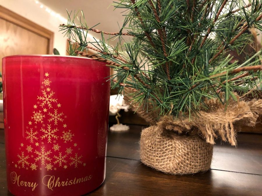 A classic Christmas candle and a tiny Christmas tree just make the room look and feel homey. 