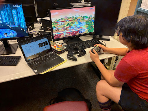Rocky’s Varsity Smash Bros team plays against Lakewood High School’s varsity team. Lance Hulsing is up, playing against the team. 
