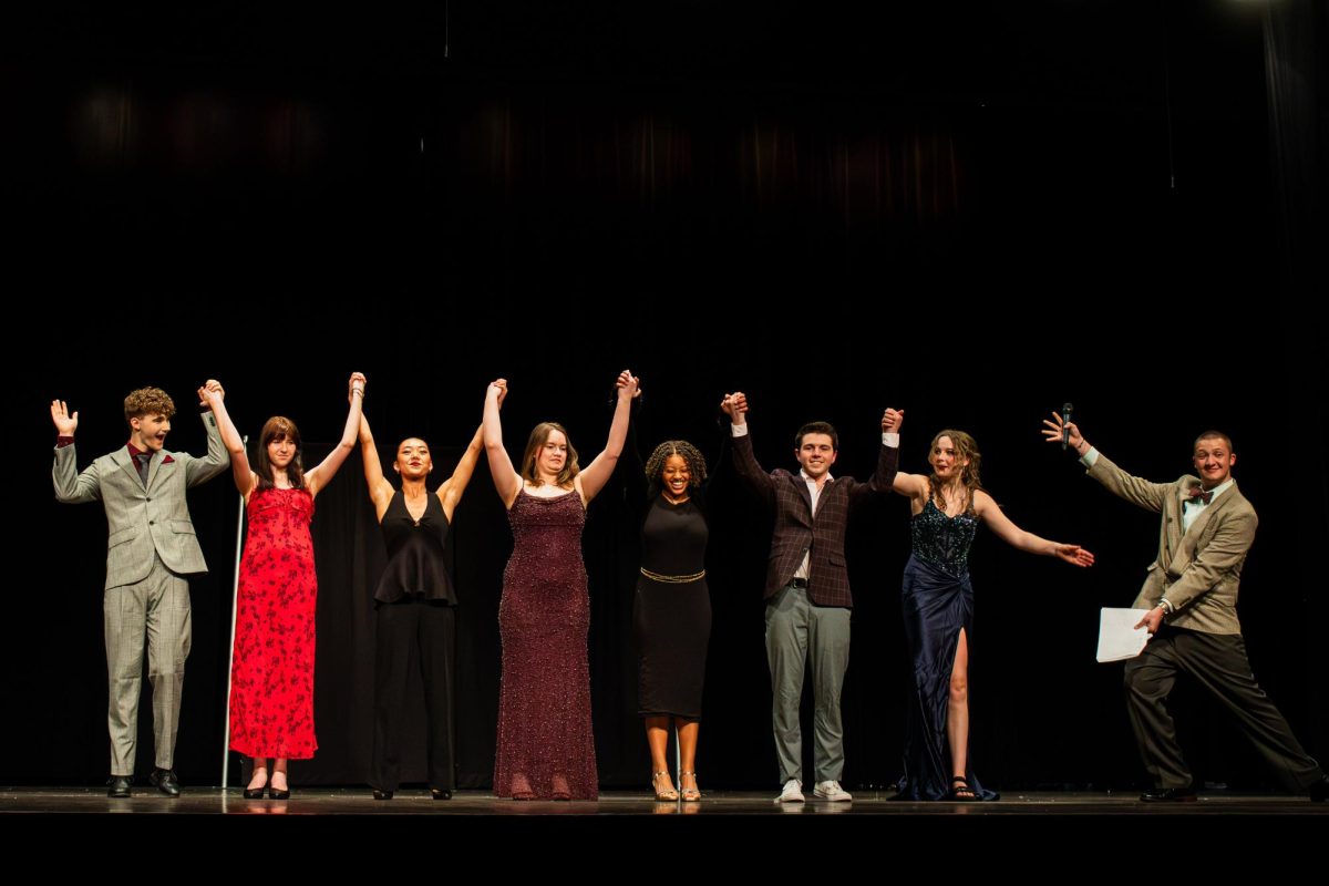 Walker Armstrong, Nola Ayars, Sophia Imark, Jordan Meyers, Keri Calmes, Anderson Buck and Kyle Eger take a bow at the end of the program.